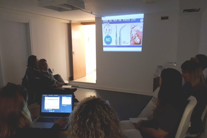 Formación sobre prevención de enfermedades periodontales y alrededor de implantes