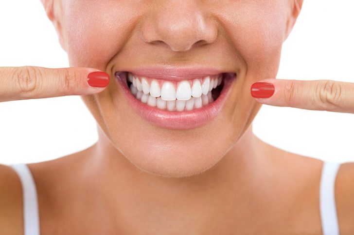 Cómo prevenir las caries para conseguir una sonrisa bonita.