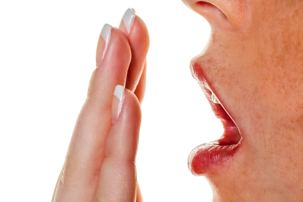 halitosis cómo tratarlo