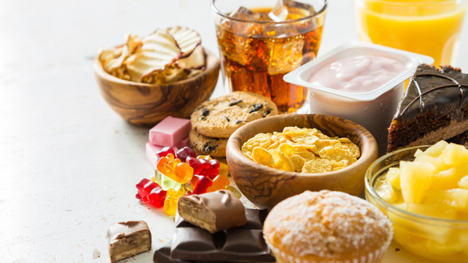 alimentos que dañan los dientes: azúcares y dulces