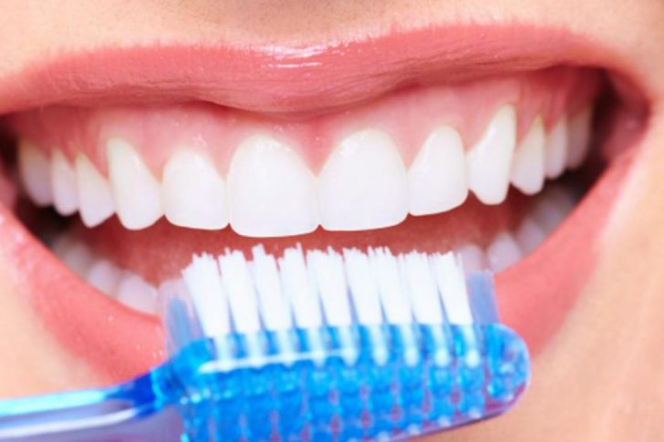 correcto cepillado de dientes