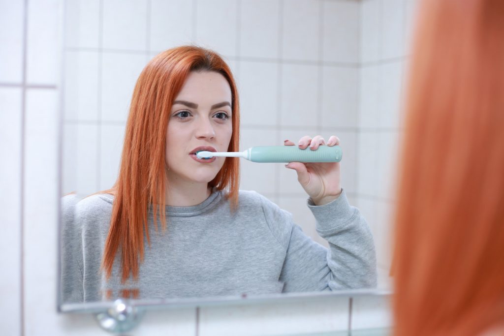 Causas encías retraídas - Belén Pérez clínica dental Getxo
