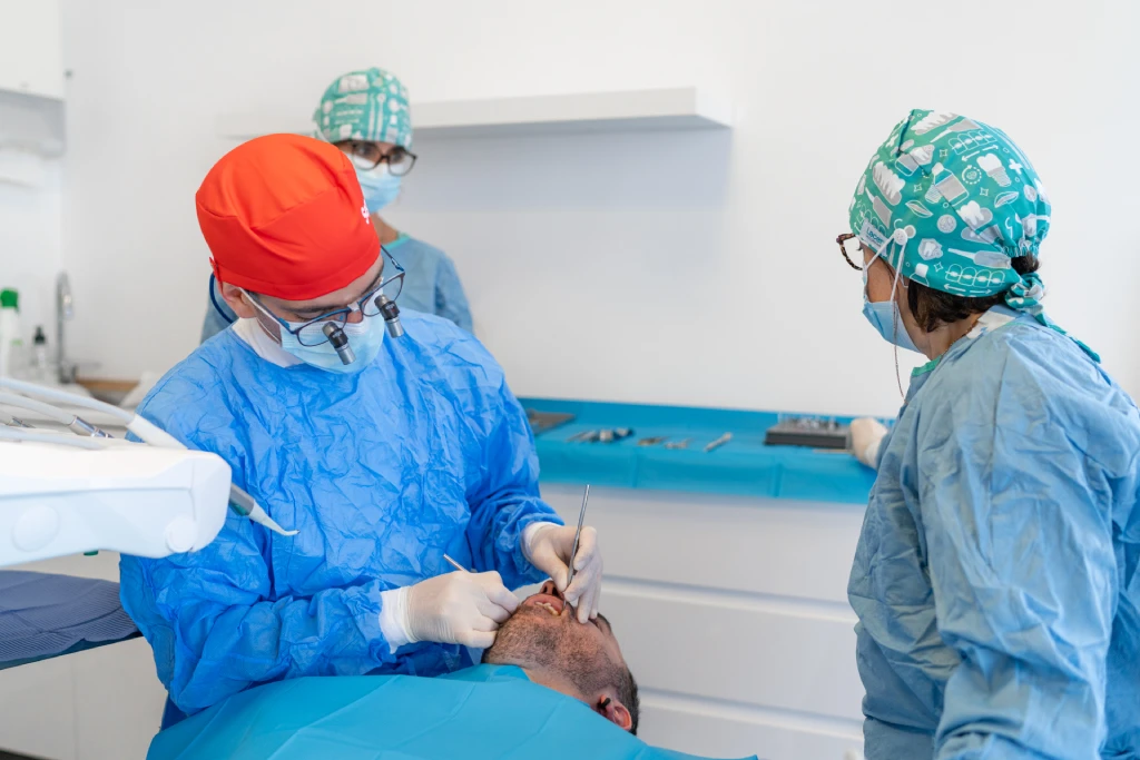 Endodoncia con aislamiento absoluto (dique de goma) en la clínica de Getxo